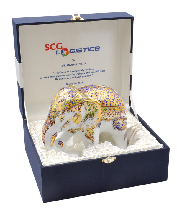 ช้างโชว์ 6 นิ้ว ลายกนก งาน SCG Logistic  ช้างโชว์ 6 นิ้ว ลายกนก งาน SCG Logistic