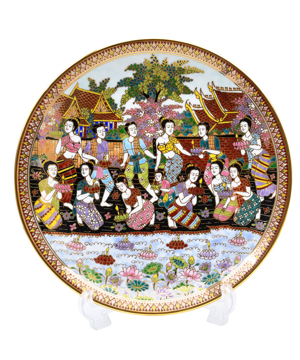 จานโชว์เบญจรงค์ 10 นิ้ว ลายประเพณี  จานโชว์เบญจรงค์ 10 นิ้ว ลายประเพณี
